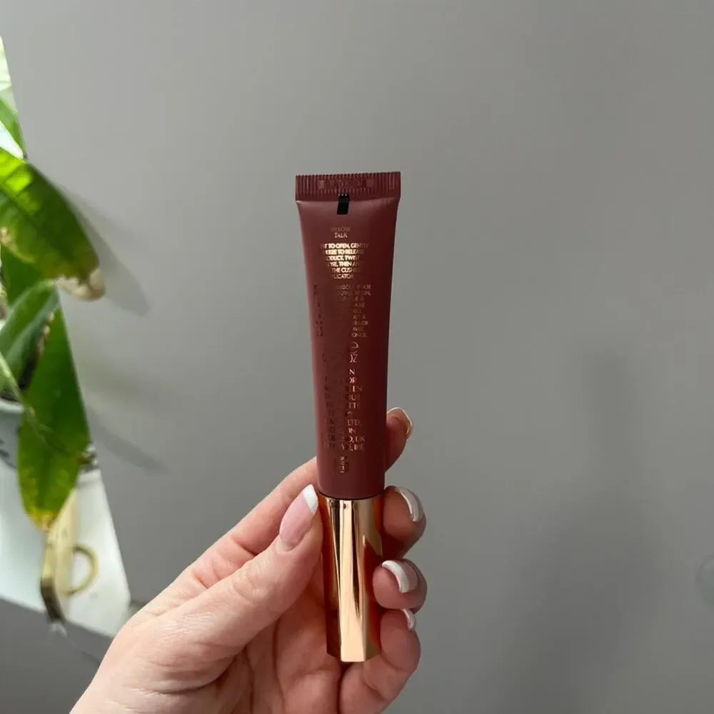 Charlotte Tilbury Matte Beauty Blush Wand in Pillow Talk